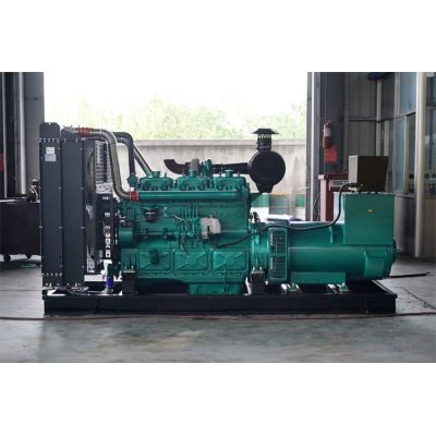 150kw乾能柴油發(fā)電機組-乾能6缸柴油機6135AZD柴油發(fā)電機組,缸徑/行程：135/150mm,柴油發(fā)電機組水冷發(fā)動機功率171KW,柴油發(fā)電機組配套馬拉松斯坦福發(fā)電機。廠價直銷歡迎選購：13773399855。