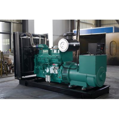 500kw重慶康明斯柴油發(fā)電機(jī)組-重慶康明斯6缸柴油機(jī)KTAA19-G6柴油發(fā)電機(jī)組,缸徑/行程：159/159mm,柴油發(fā)電機(jī)組水冷發(fā)動(dòng)機(jī)功率570KW,柴油發(fā)電機(jī)組配套馬拉松斯坦福發(fā)電機(jī)。廠價(jià)直銷歡迎選購(gòu)：13773399855。