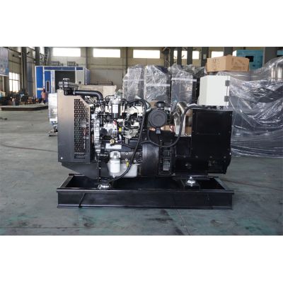 25kw珀金斯柴油發(fā)電機(jī)組-珀金斯3缸柴油機(jī)1103A-33G柴油發(fā)電機(jī)組,缸徑/行程：105/127mm,柴油發(fā)電機(jī)組水冷發(fā)動(dòng)機(jī)功率30KW,柴油發(fā)電機(jī)組配套馬拉松斯坦福發(fā)電機(jī)。廠價(jià)直銷歡迎選購：13773399855。