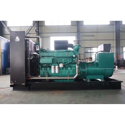 700KW玉柴柴油發(fā)電機(jī)組-玉柴6缸柴油機(jī)YC6TD1000-D30,柴油發(fā)電機(jī)組缸徑/行程：152/180mm,柴油發(fā)電機(jī)組水冷發(fā)動(dòng)機(jī)功率735KW,柴油發(fā)電機(jī)組配套馬拉松斯坦福發(fā)電機(jī)。廠價(jià)直銷歡迎選購(gòu)：13773399855。