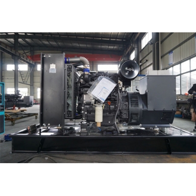 100kw上柴動(dòng)力柴油發(fā)電機(jī)組-上柴股份4缸柴油機(jī)4HTAA4.3-G35柴油發(fā)電機(jī)組,缸徑/行程：105/124mm,柴油發(fā)電機(jī)組水冷發(fā)動(dòng)機(jī)功率117KW,柴油發(fā)電機(jī)組配套馬拉松斯坦福發(fā)電機(jī)。廠(chǎng)價(jià)直銷(xiāo)歡迎選購(gòu)：13773399855。